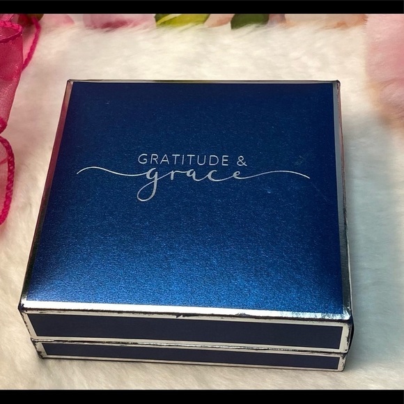 NWT UNWRITTEN GRATITUDE & GRACE 3 SETS - GOLD CROSS HEART HUGGIE EARRINGS - Picture 6 of 6